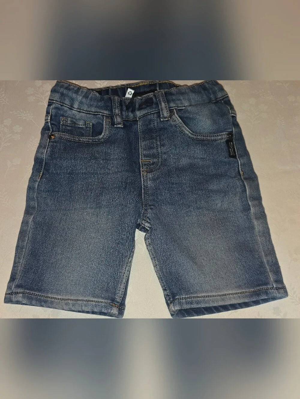 Silver Jeans Co. Derek Denim Pull-On Shorts - Excellent Condition